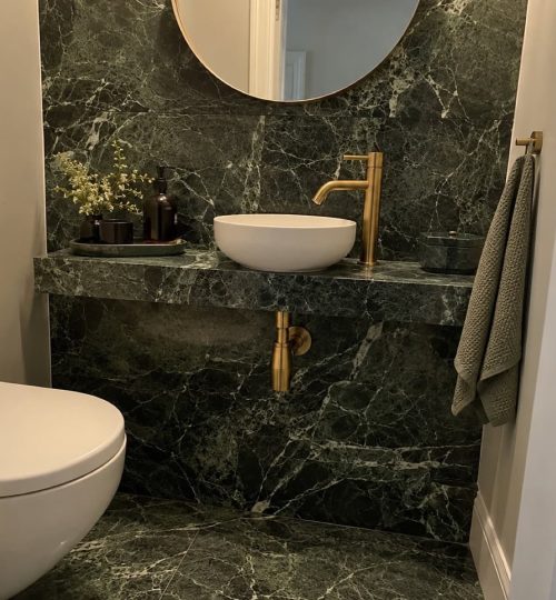 Kleines Gäste-WC, etwa zwei Quadratmeter