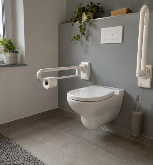 Barrierefreies Bad München - MR Umbau Wand-WC mit Stützklappgriffen auf beiden Seiten
